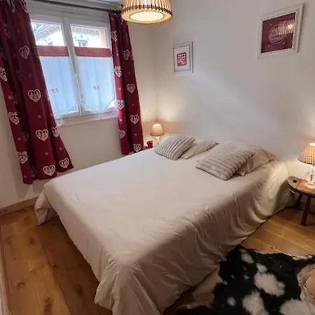 Spacious Family Nest With Balcony In Apartment