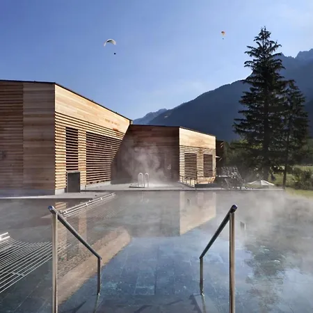 Spacious Family Nest With Balcony In Apartment Chamonix