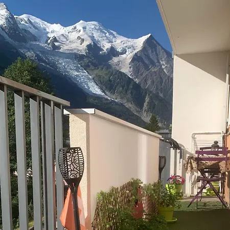 Spacious Family Nest With Balcony In * Chamonix